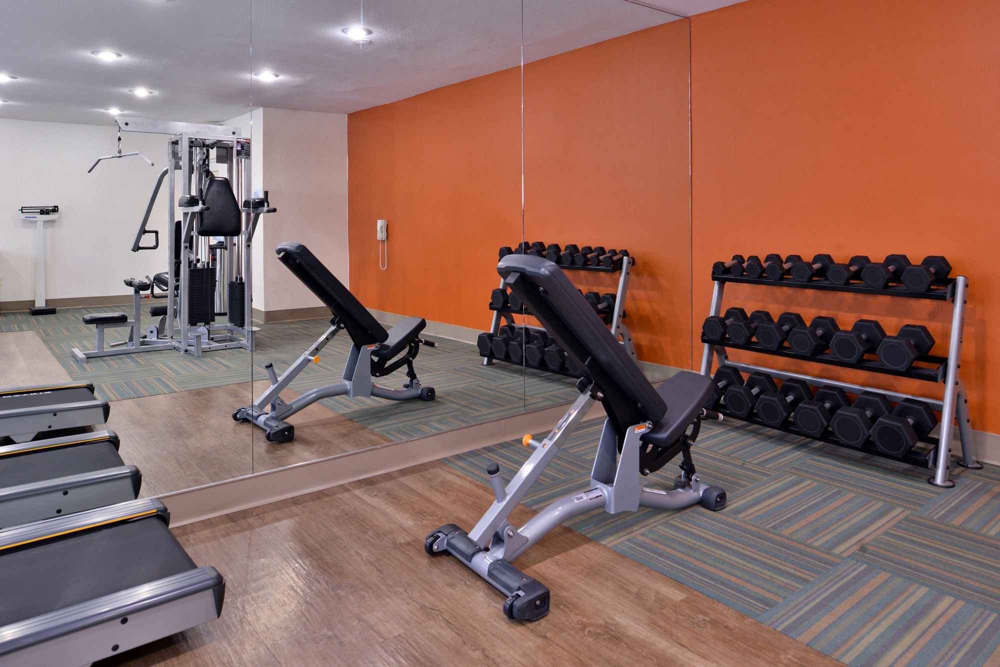Holiday Inn Express & Suites Farmington Bloomfield