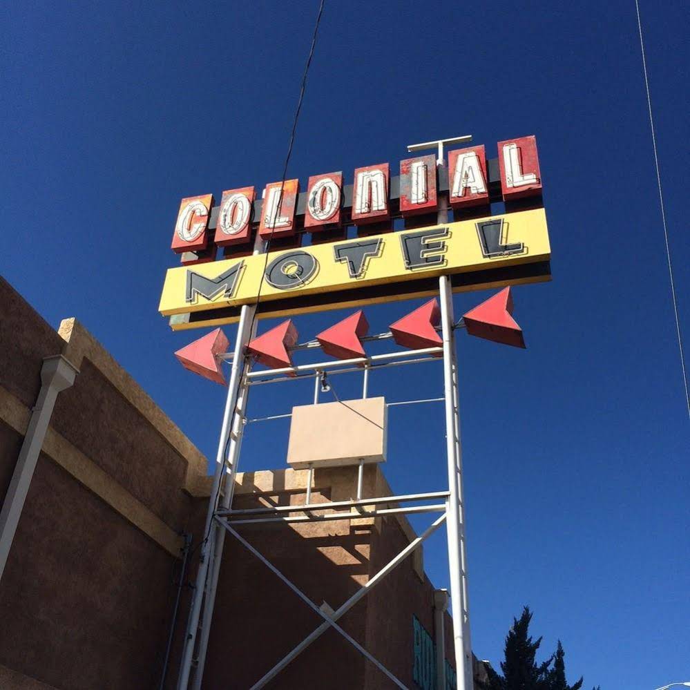 Colonial Motel