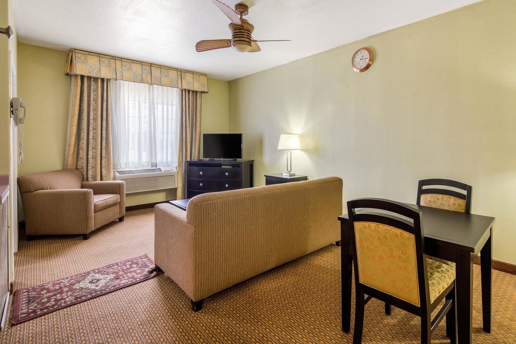 Quality Inn & Suites Gallup I-40 Exit 20