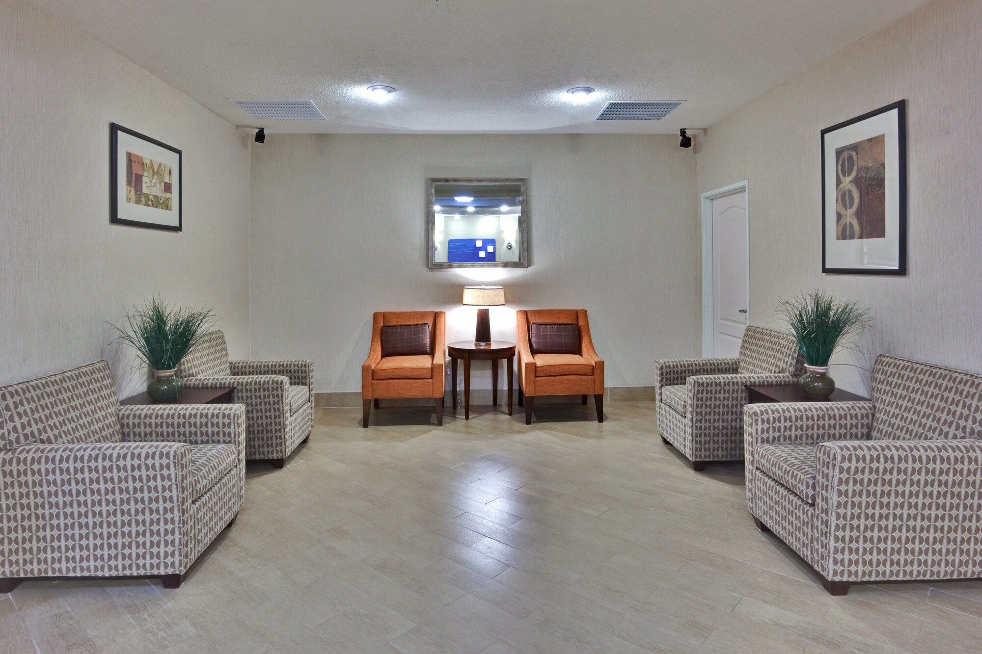 Holiday Inn Express Hotel & Suites Grants - Milan