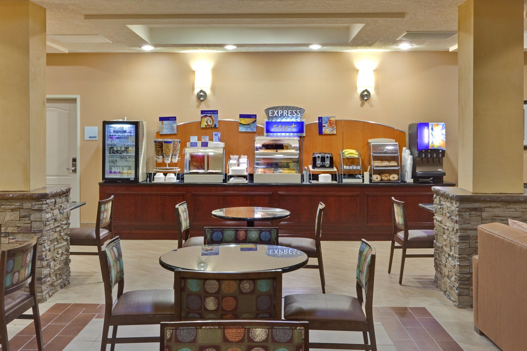 Holiday Inn Express Hotel & Suites Grants - Milan