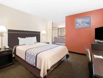 Days Inn by Wyndham Hobbs