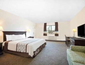 Days Inn by Wyndham Hobbs