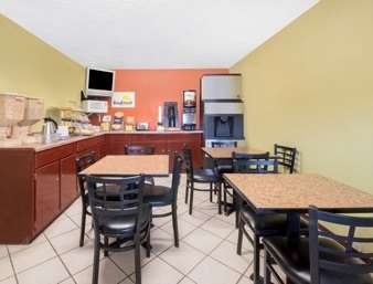 Days Inn by Wyndham Hobbs