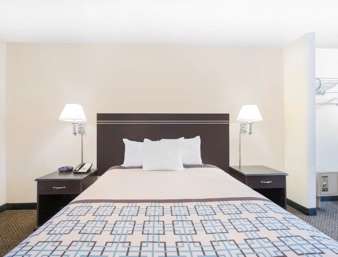 Days Inn by Wyndham Hobbs