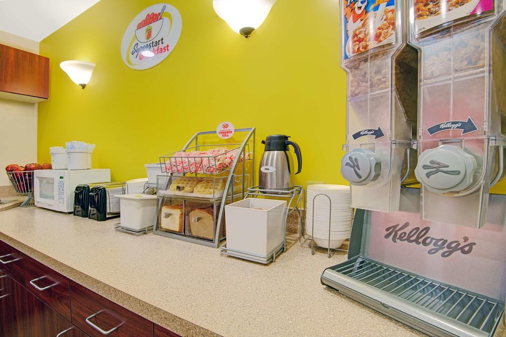 Super 8 by Wyndham Las Cruces/La Posada Lane