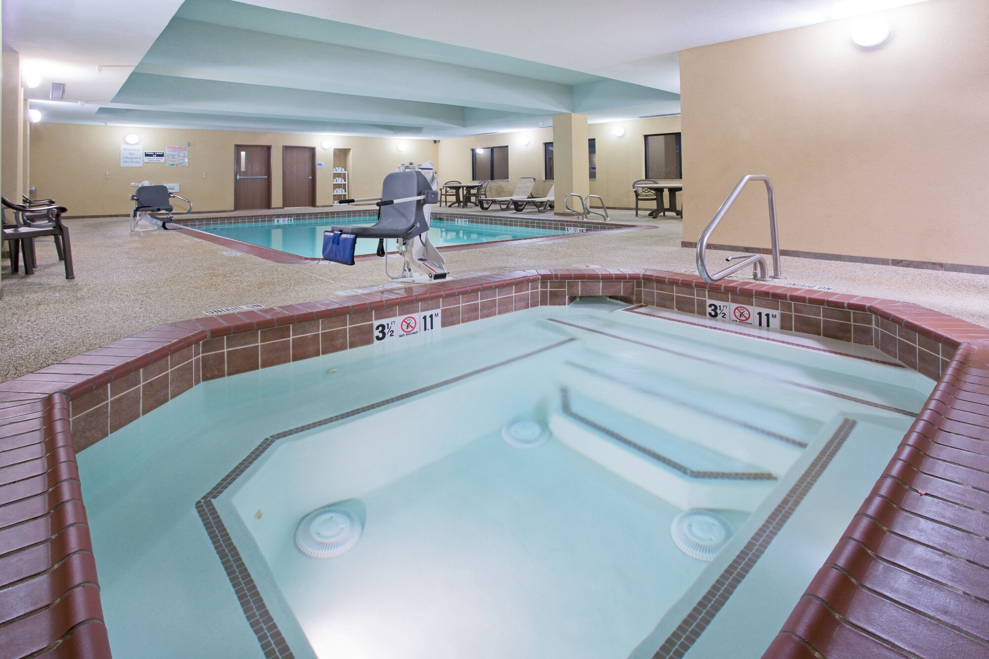 Holiday Inn Express & Suites Las Vegas