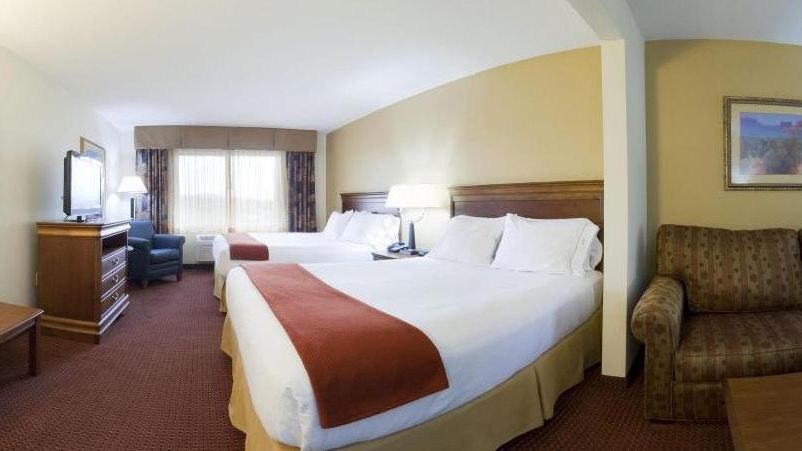 Holiday Inn Express & Suites Las Vegas