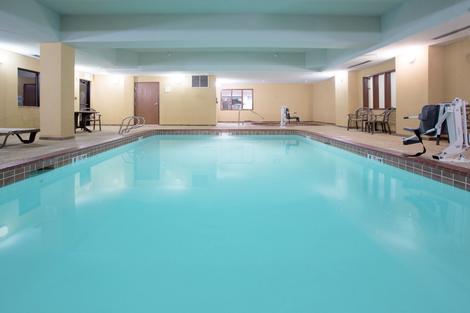 Holiday Inn Express & Suites Las Vegas