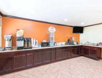 Super 8 by Wyndham Moriarty