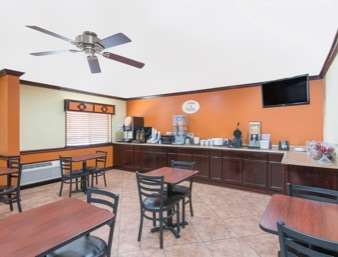 Super 8 by Wyndham Moriarty