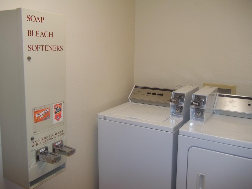 Super 8 by Wyndham Moriarty