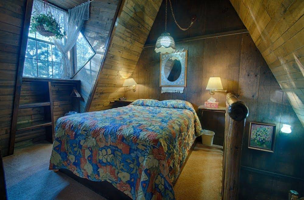 Bear Creek Motel And Cabins