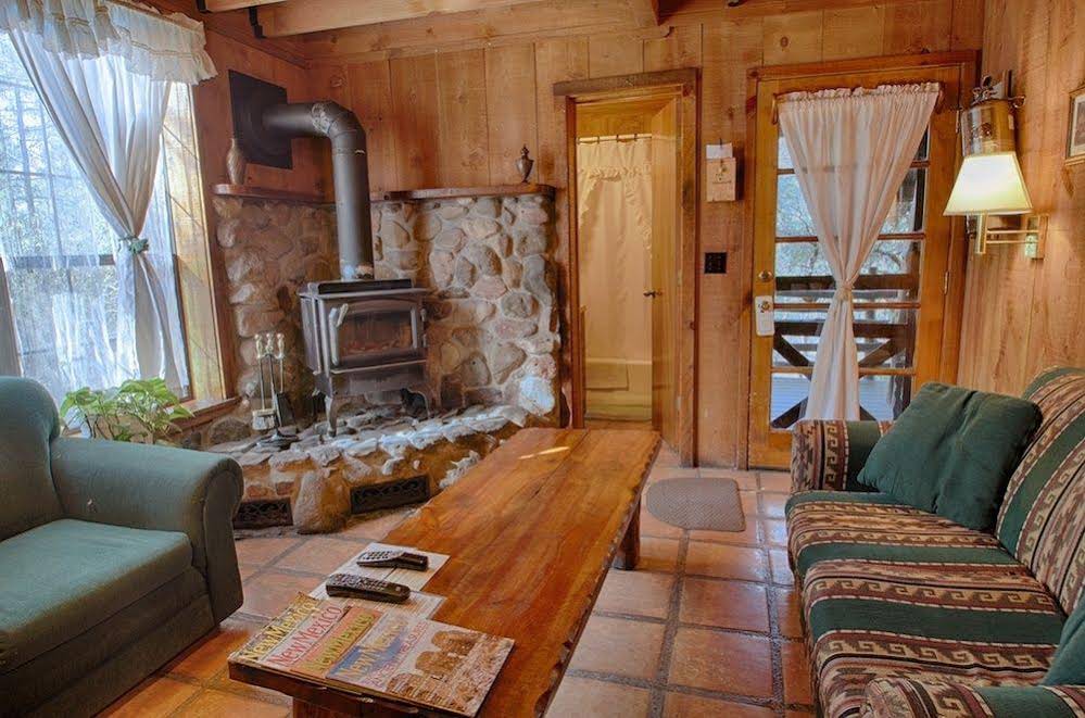 Bear Creek Motel And Cabins