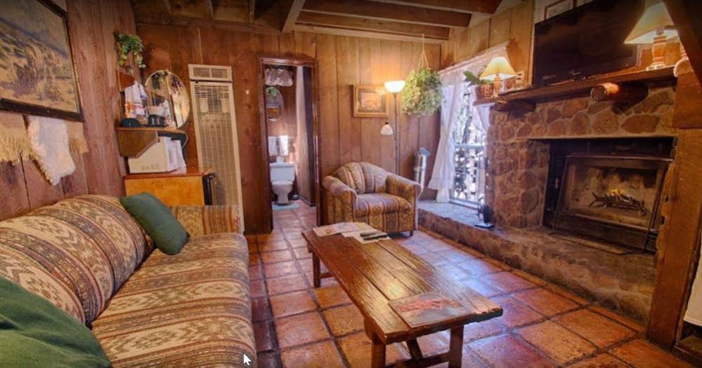 Bear Creek Motel And Cabins