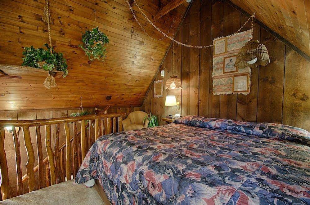 Bear Creek Motel And Cabins