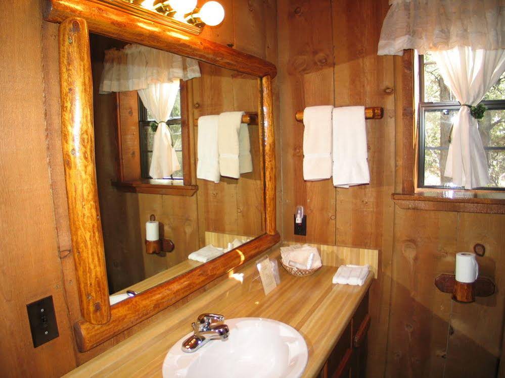 Bear Creek Motel And Cabins