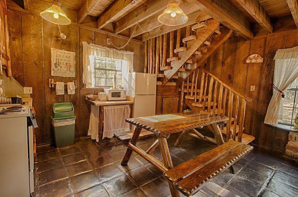 Bear Creek Motel And Cabins