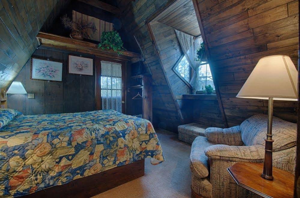 Bear Creek Motel And Cabins