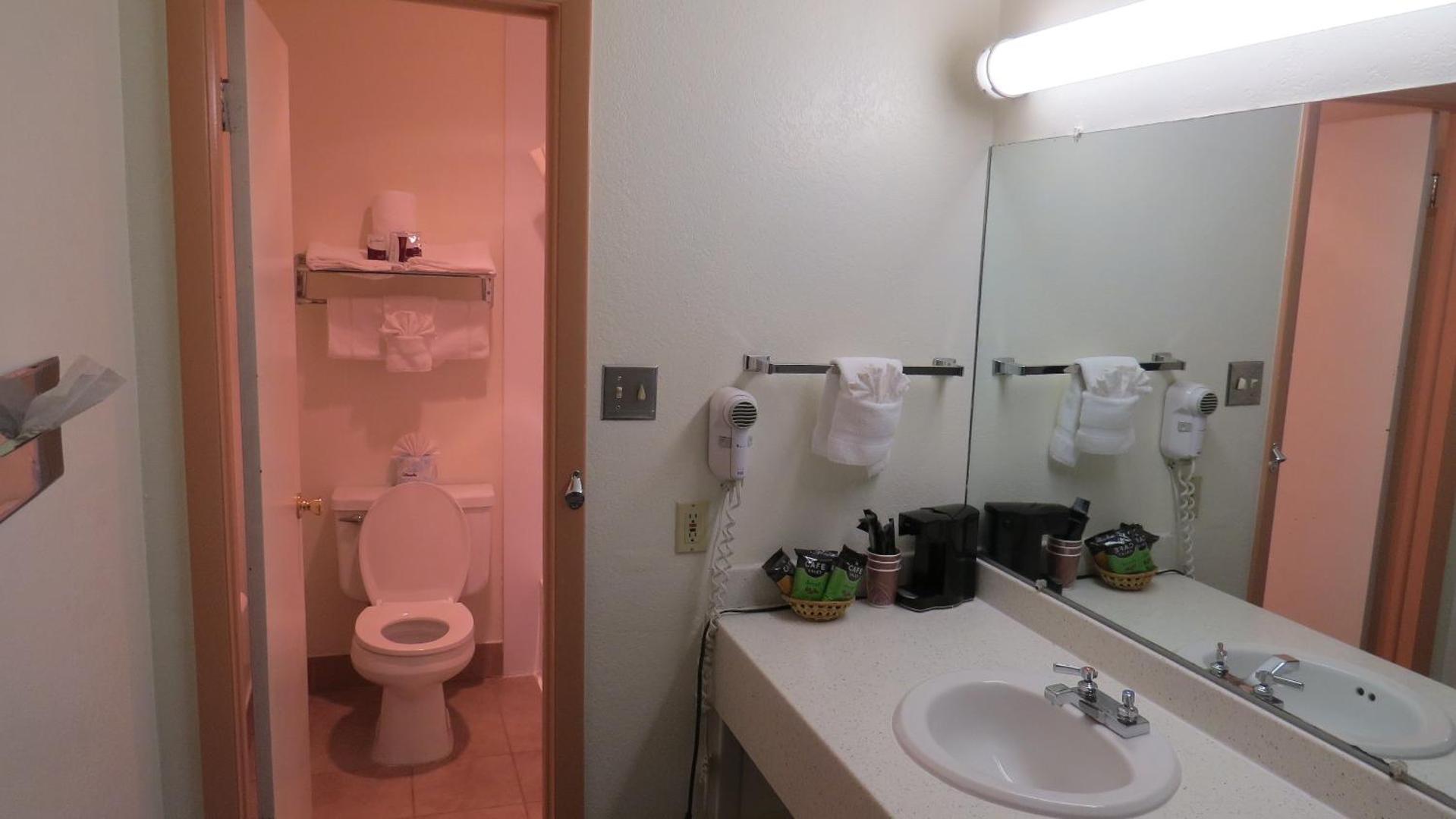 Howard Johnson by Wyndham Raton