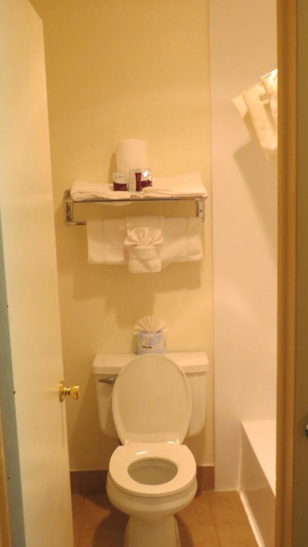 Howard Johnson by Wyndham Raton