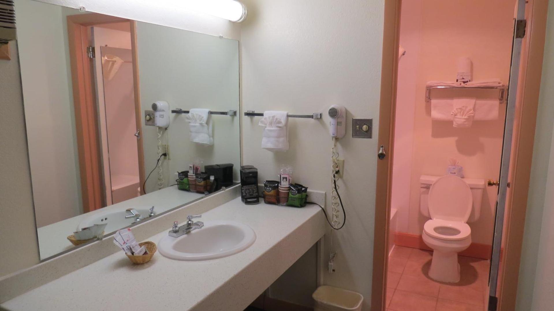 Howard Johnson by Wyndham Raton