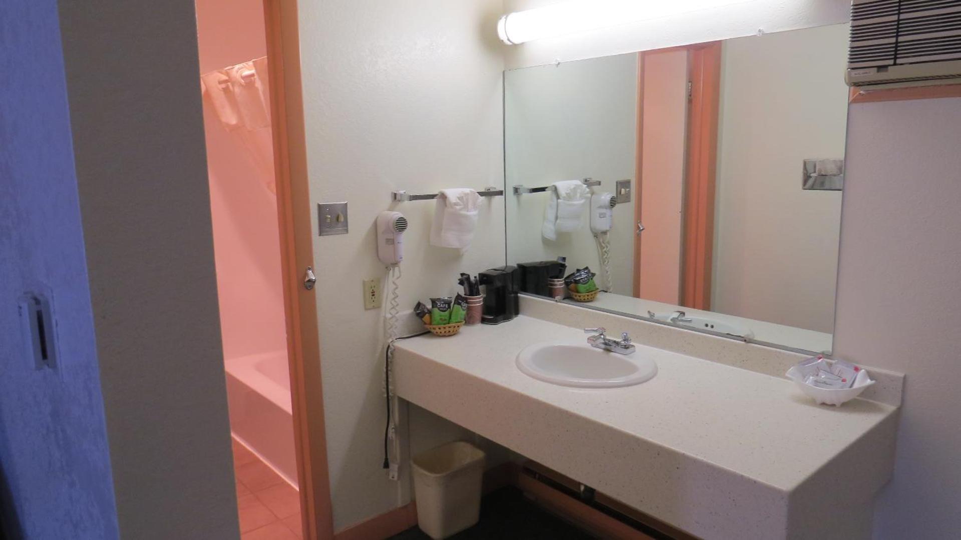 Howard Johnson by Wyndham Raton