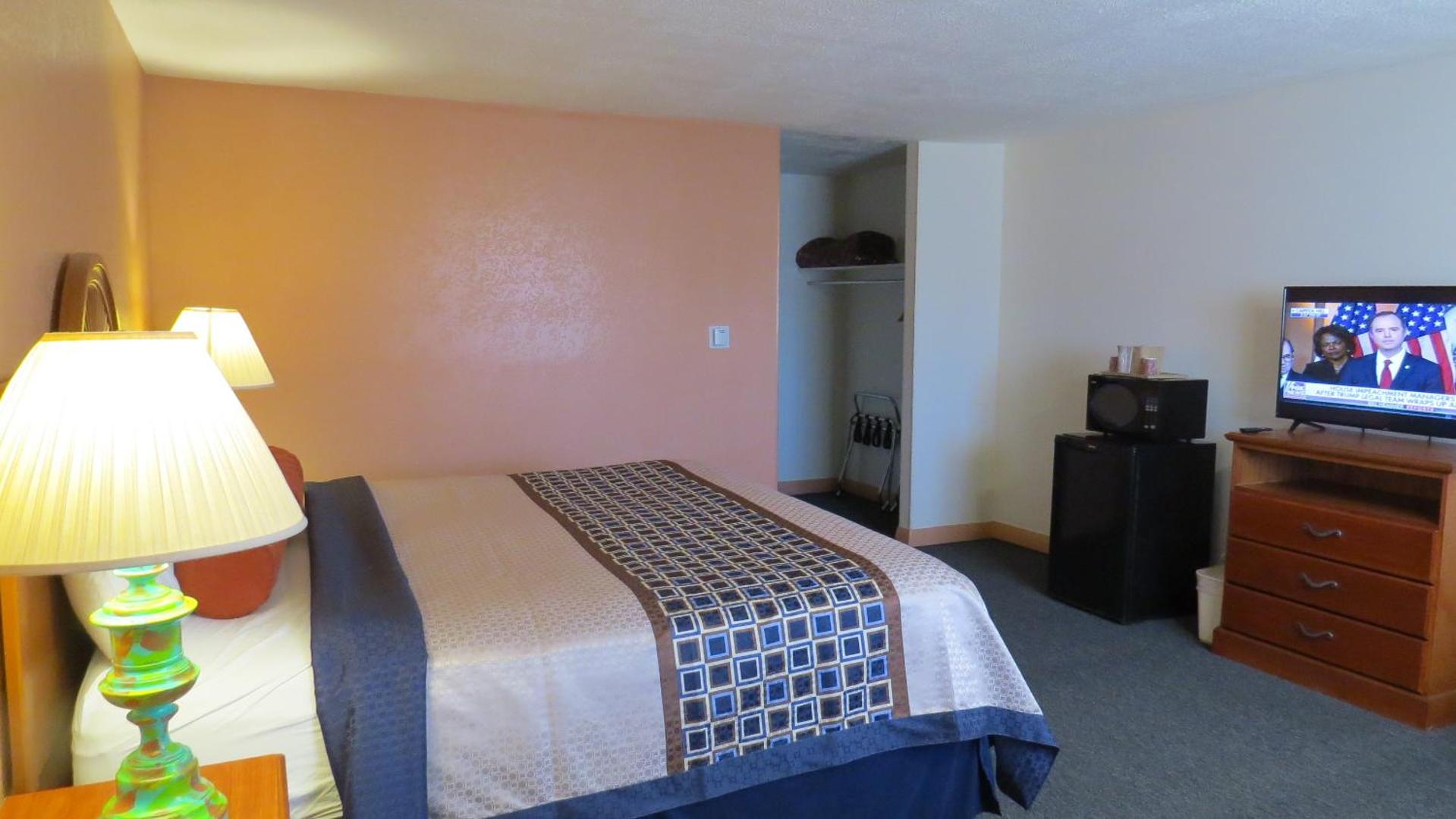 Howard Johnson by Wyndham Raton