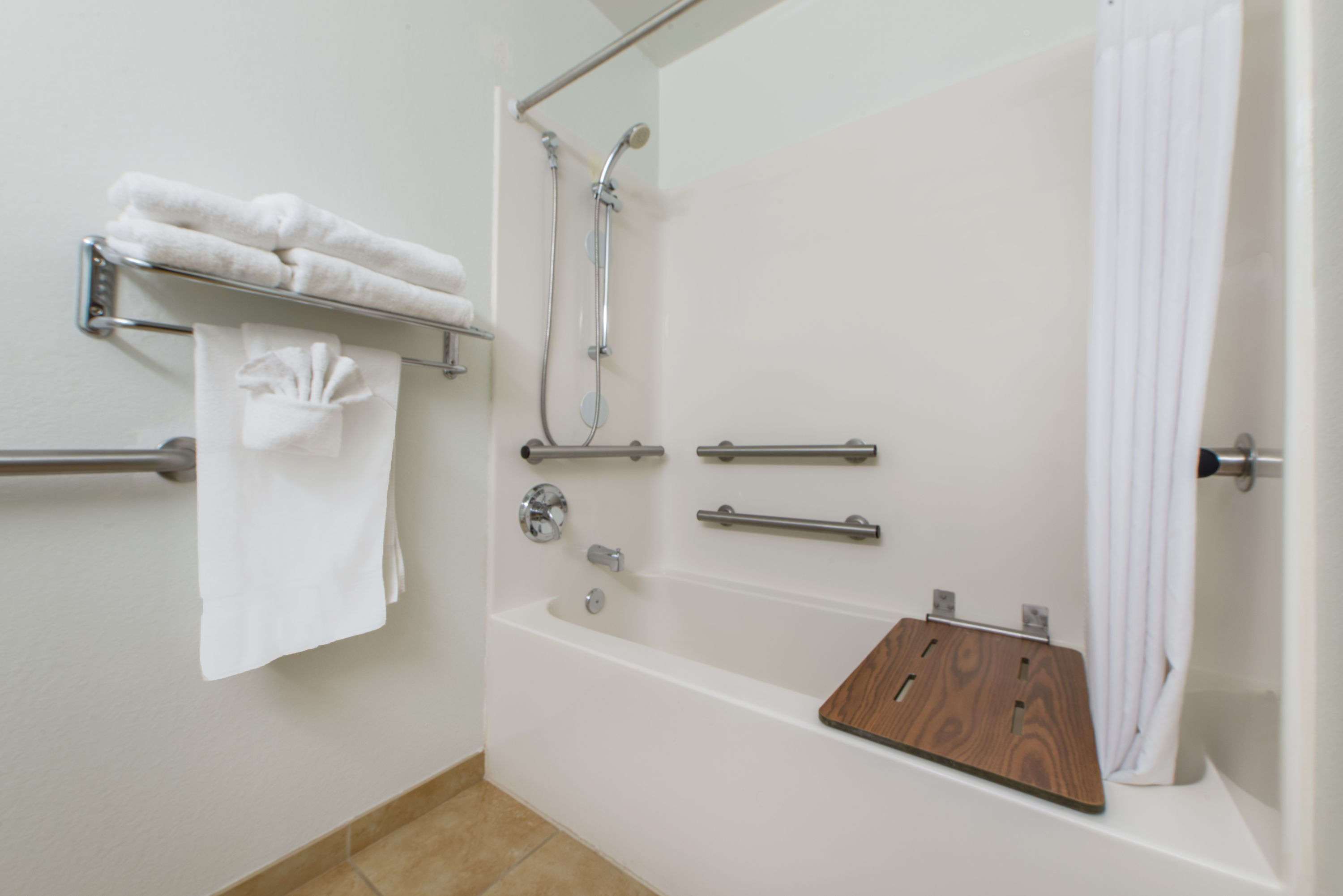 Microtel Inn & Suites by Wyndham Raton