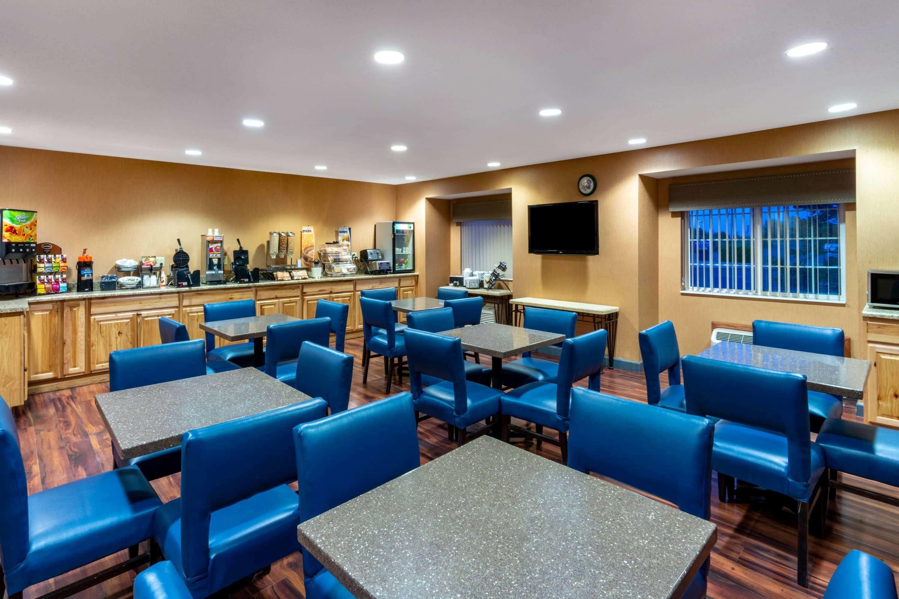 Microtel Inn & Suites by Wyndham Raton