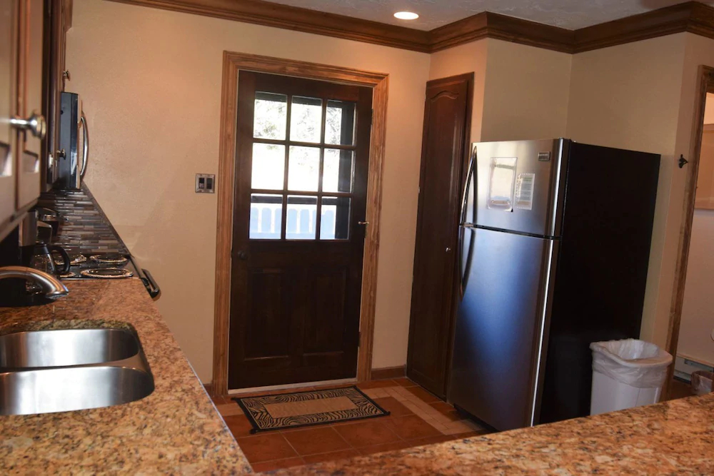 Claim Jumper Townhouse