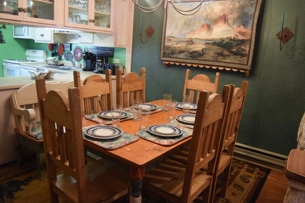 Claim Jumper Townhouse