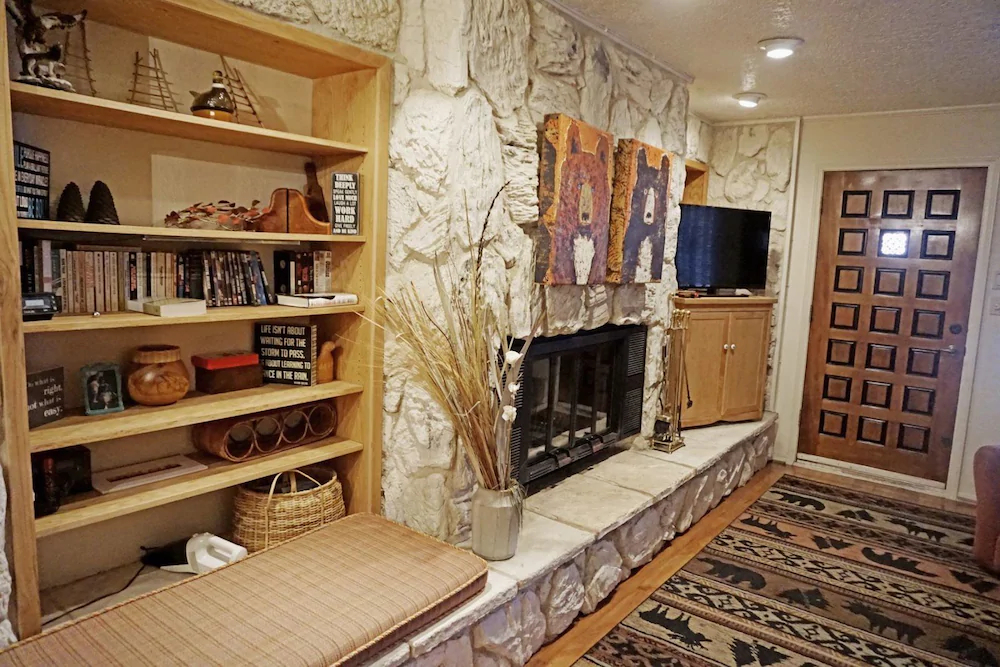 Claim Jumper Townhouse