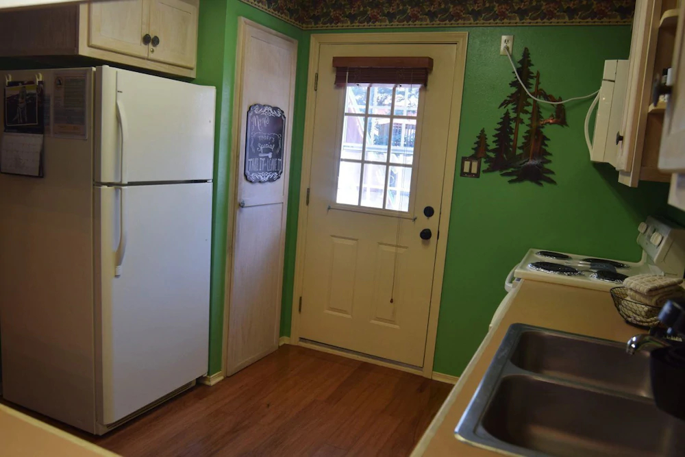 Claim Jumper Townhouse