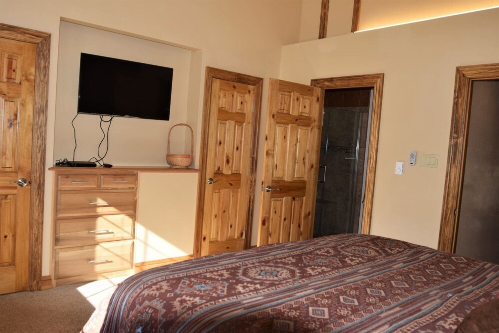 Claim Jumper Townhouse