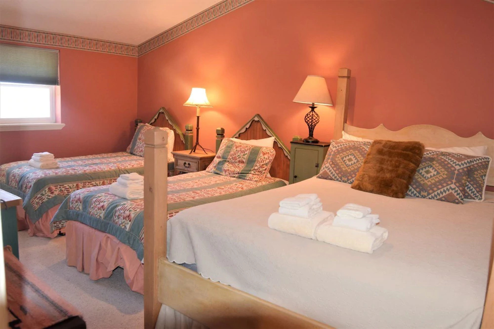 Claim Jumper Townhouse