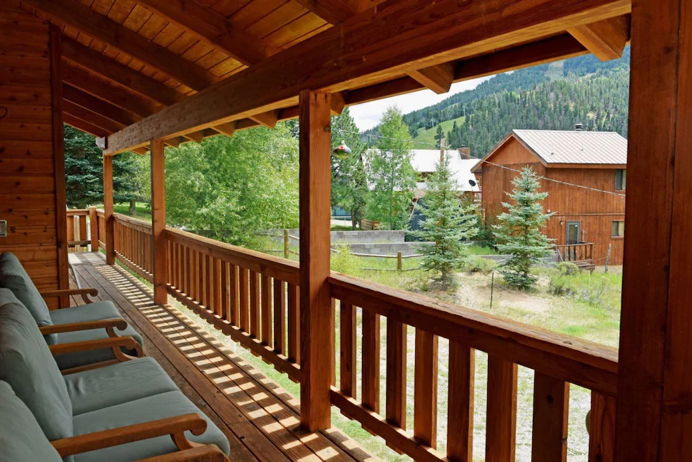 Deer Mountain Lodge
