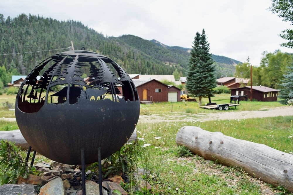 Deer Mountain Lodge