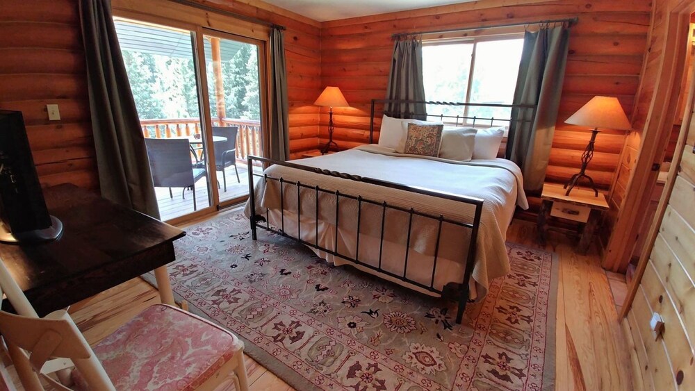 River Chant Lodge