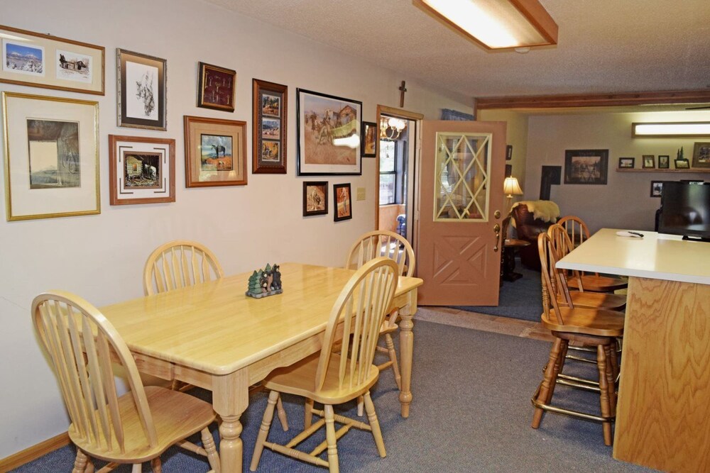 Roberts Trappers Lodge