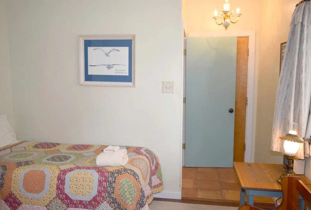 Thorne`s Downtown Delight