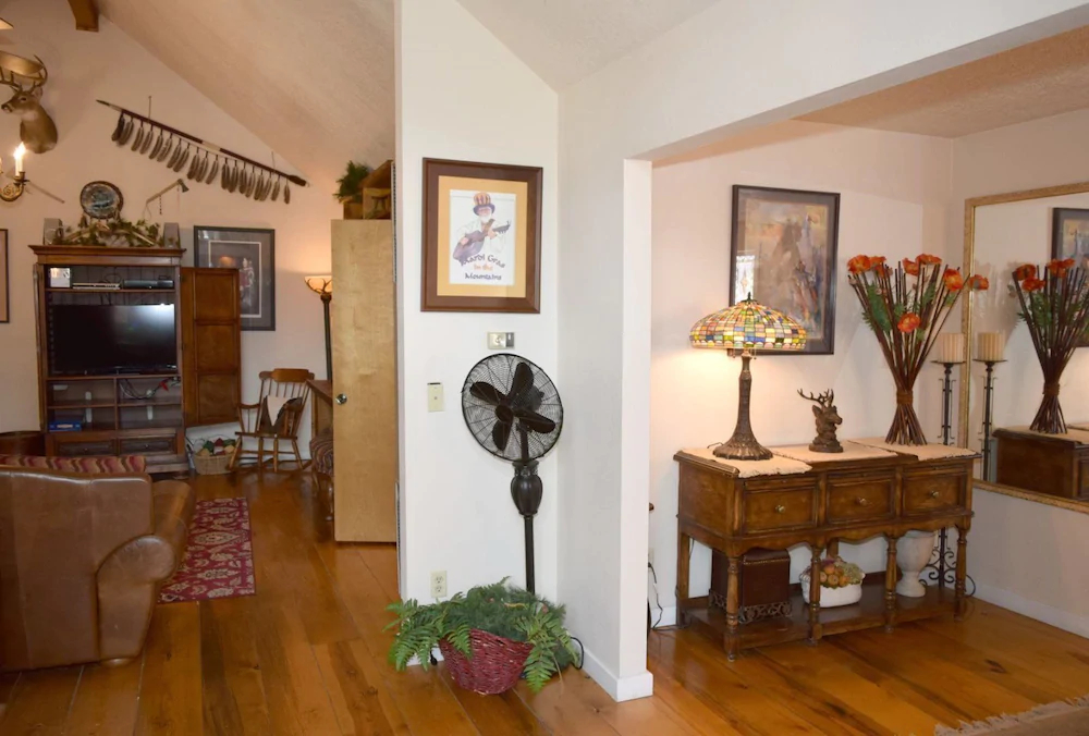 Thorne`s Downtown Delight