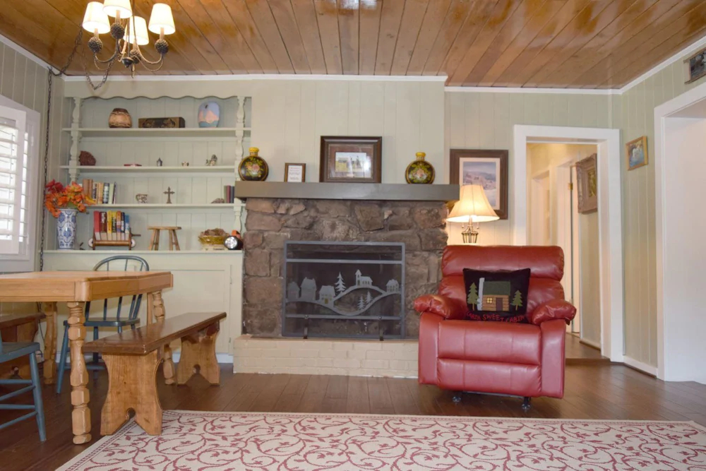 Thorne`s Downtown Delight