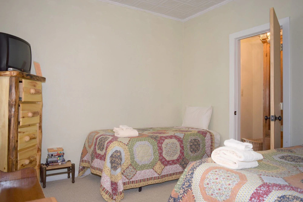 Thorne`s Downtown Delight