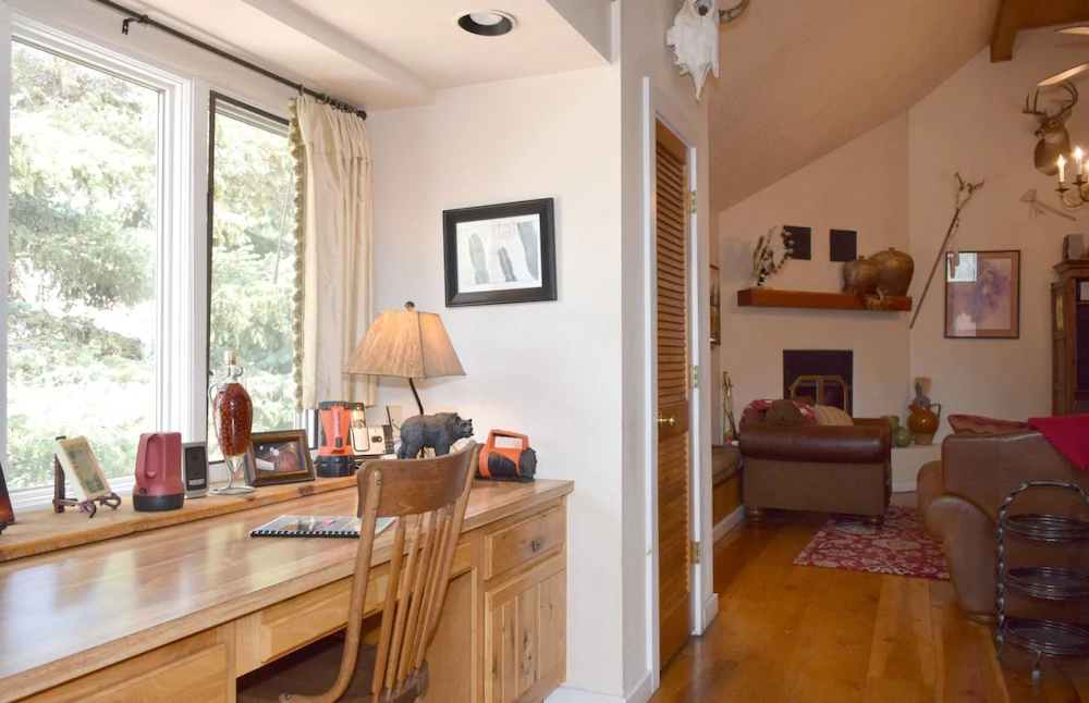 Thorne`s Downtown Delight