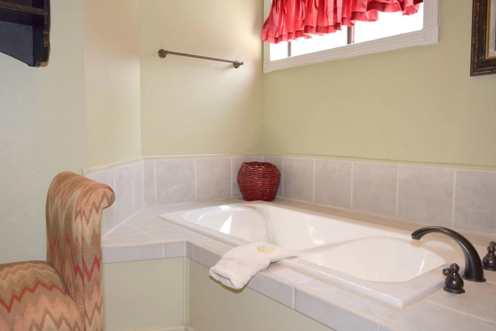 Thorne`s Downtown Delight