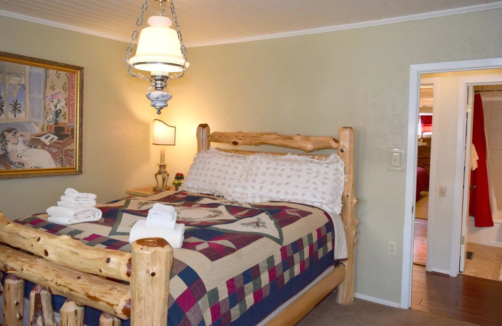 Thorne`s Downtown Delight