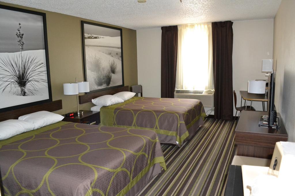 Super 8 by Wyndham Roswell