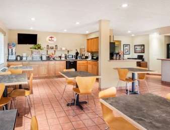 Super 8 by Wyndham Roswell
