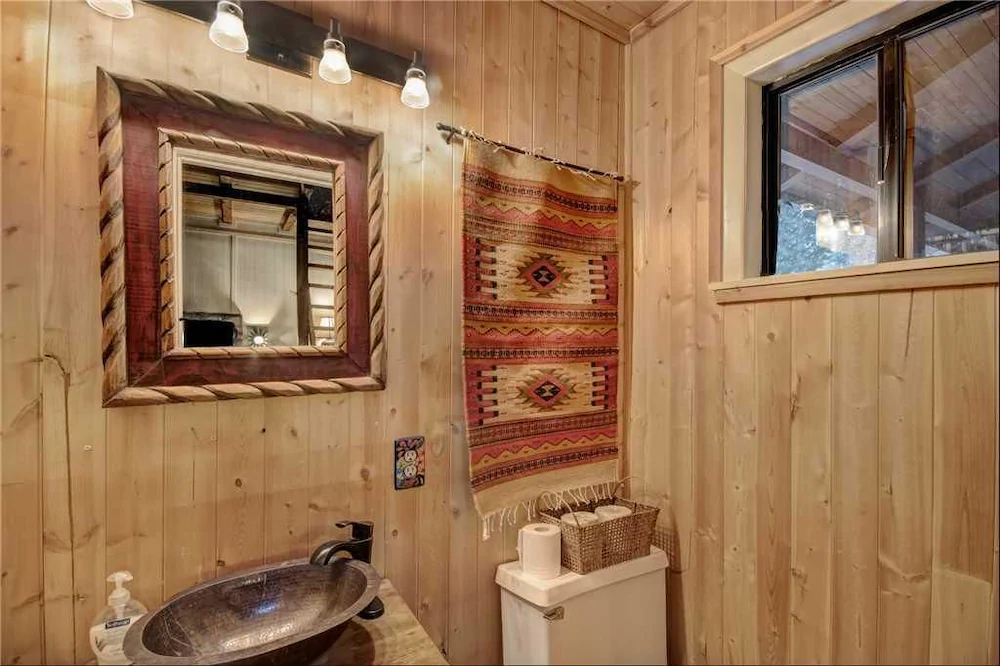 A Climbing Cub Cabin